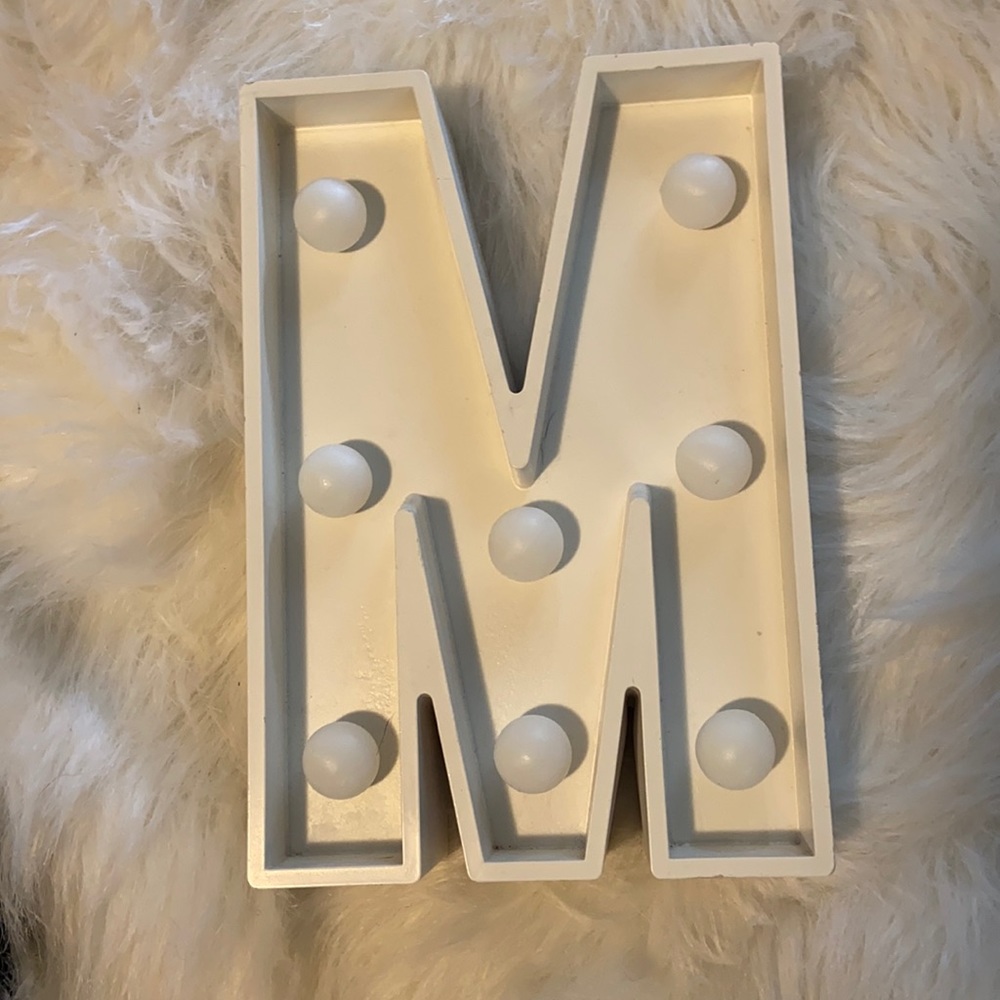 Light up “M” decor